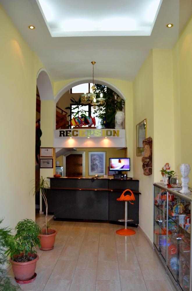 Kruja Hotel Tiranë Luaran gambar