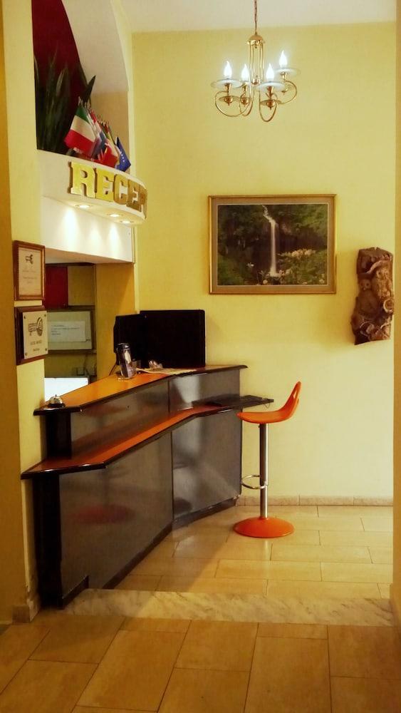 Kruja Hotel Tiranë Luaran gambar