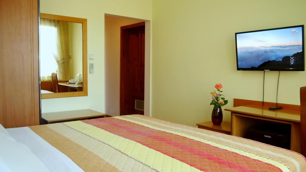 Kruja Hotel Tiranë Luaran gambar